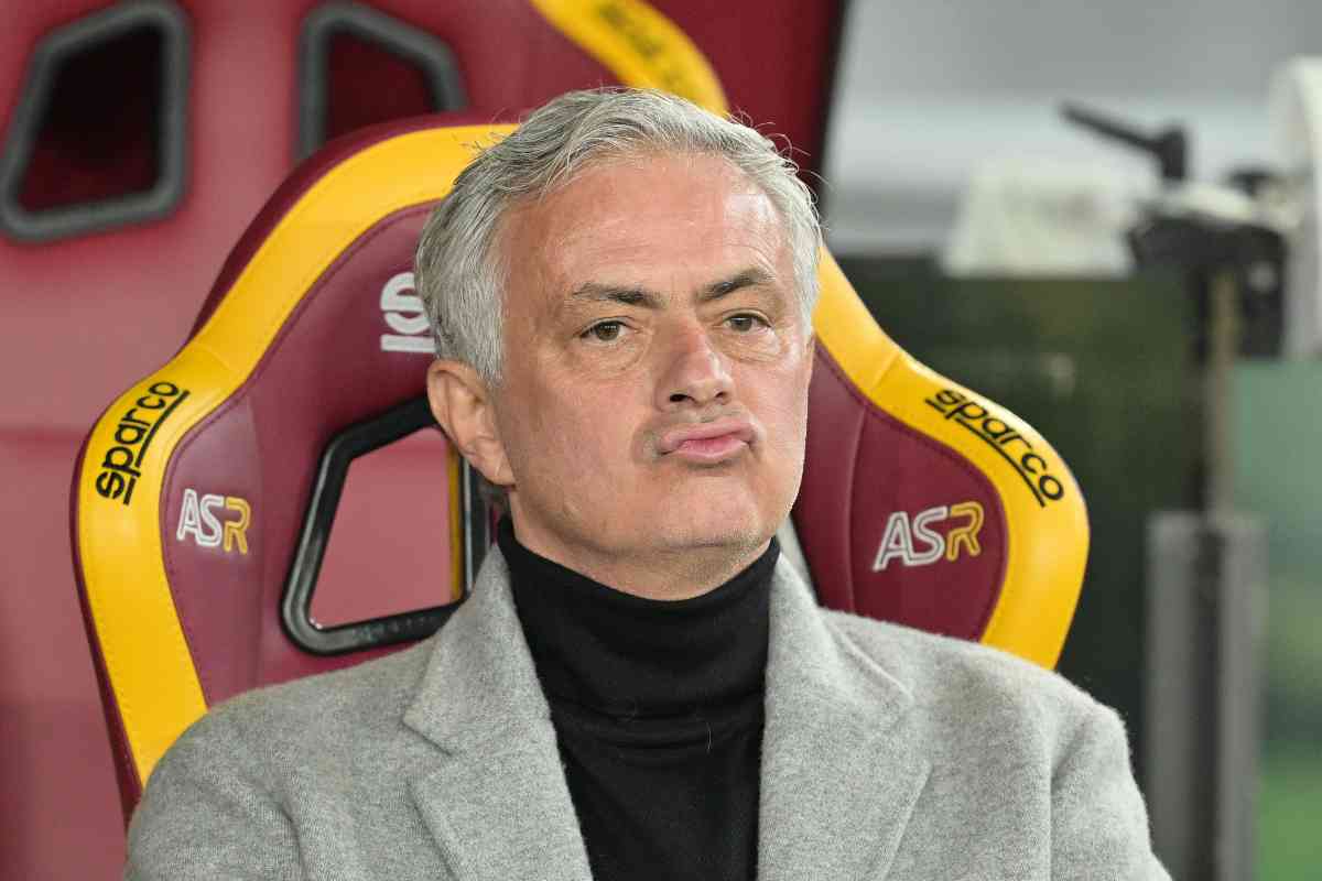 Nuova panchina per Mourinho: annuncio UFFICIALE Mendes