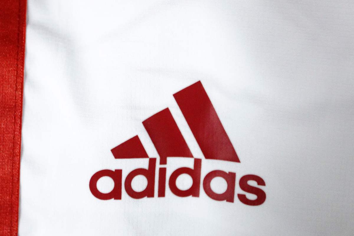 Roma, arriva il "remake" Adidas: il nuovo completo