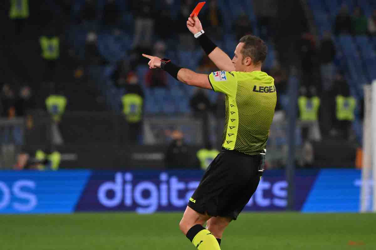 L'espulsione semina il caos: UFFICIALE, partita da ripetere