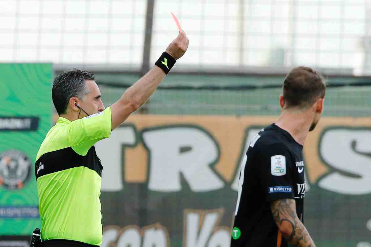 "Comportamento scorretto": sentenza ribaltata, squalifica UFFICIALE