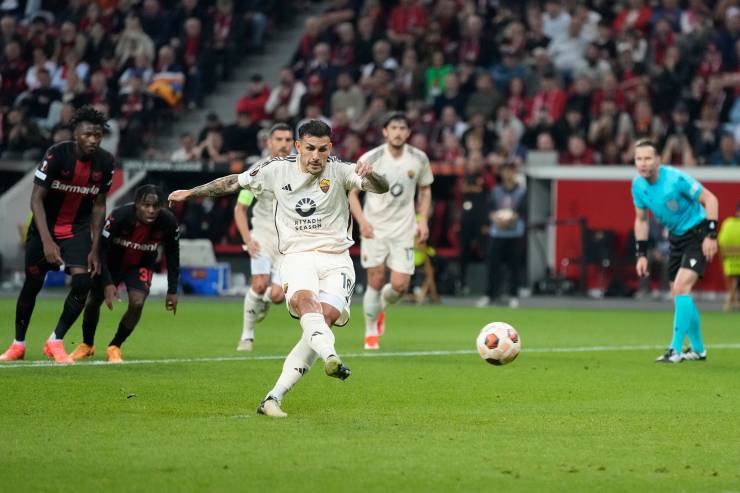 Voti Bayer Leverkusen-Roma 2-2, muro Svilar non basta: finisce in rissa