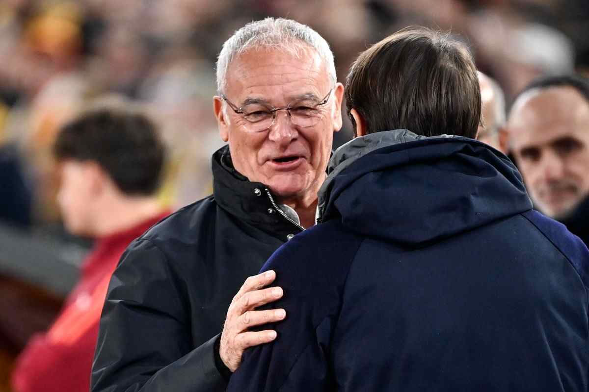 Claudio Ranieri abbraccia Antonio Conte