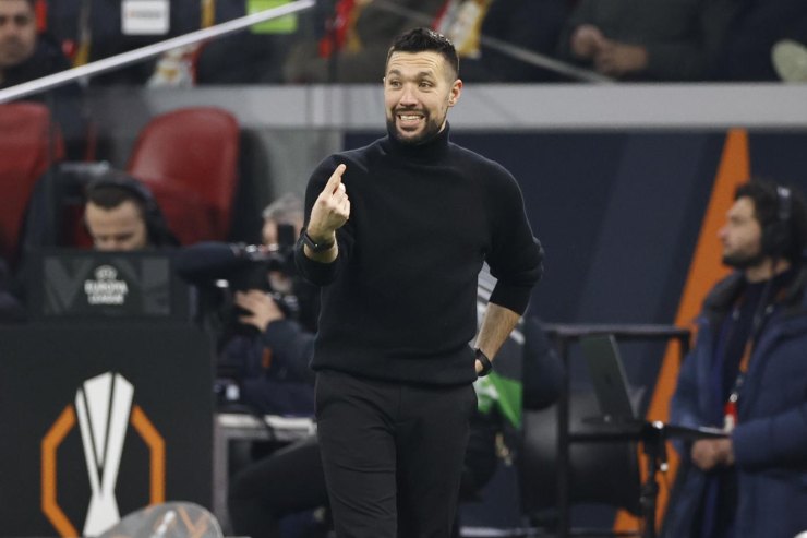 Farioli in panchina allena l'Ajax