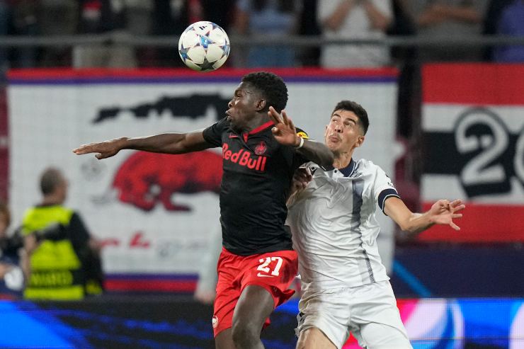 Lucas Gourna Douath, centrocampista del Salisburgo, qui in azione contro la Real Sociedad