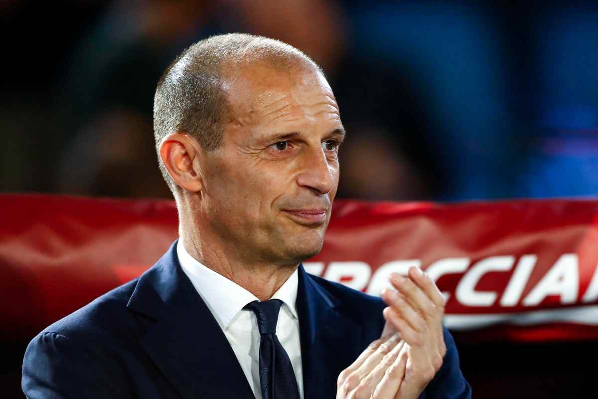 Max Allegri applaude i suoi giocatori