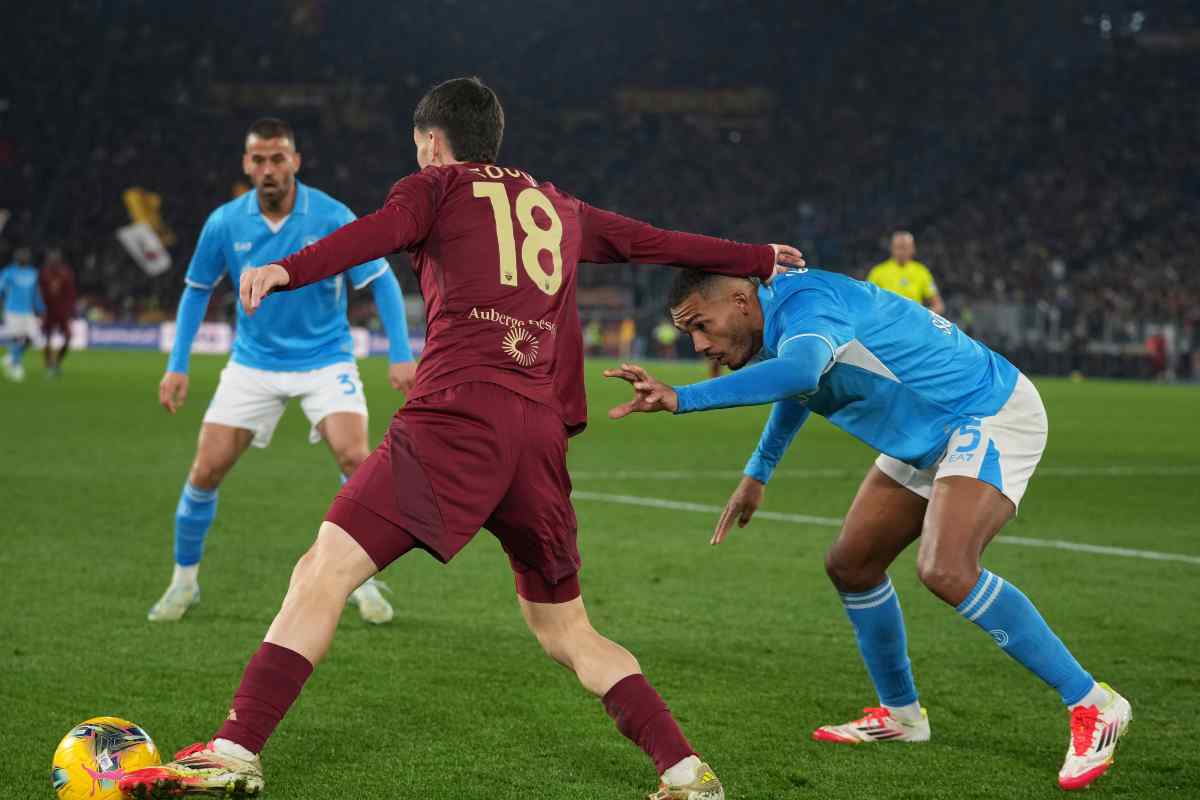 Soulé in area di rigore durante Roma-Napoli
