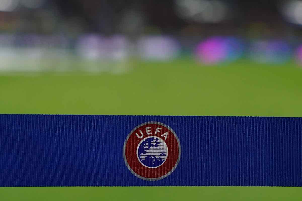 Logo Uefa esposto prima di un match europeo