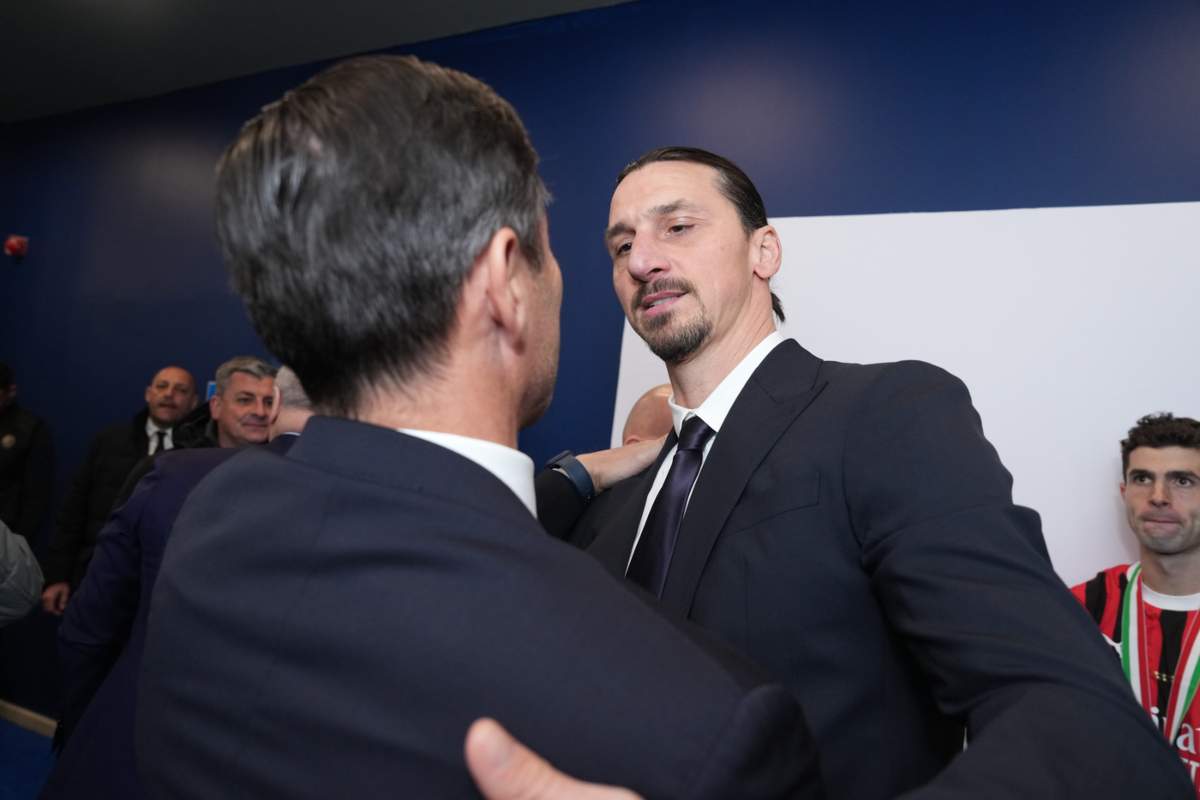 Zlatan Ibrahimovic saluta il dirigente avversario