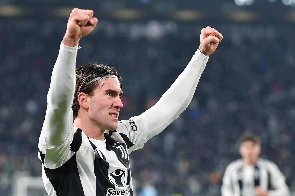 Dusan Vlahovic esultante dopo un gol con la maglia della Juventus
