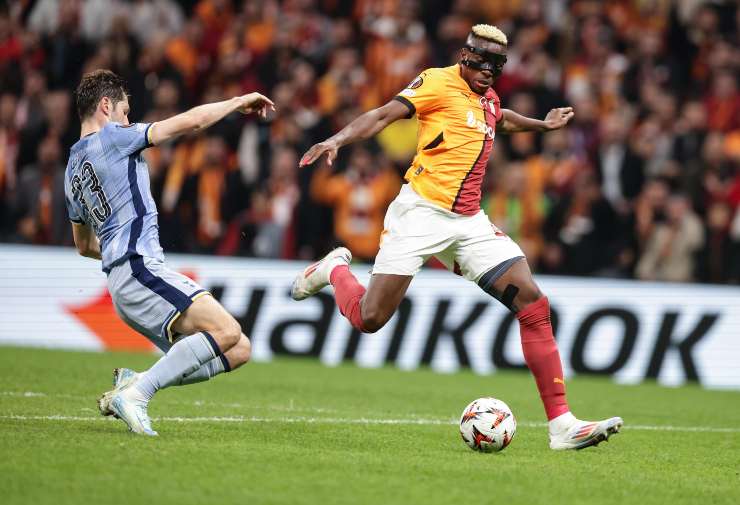 Victor Osimhen alla conclusione con la maglia del Galatasaray