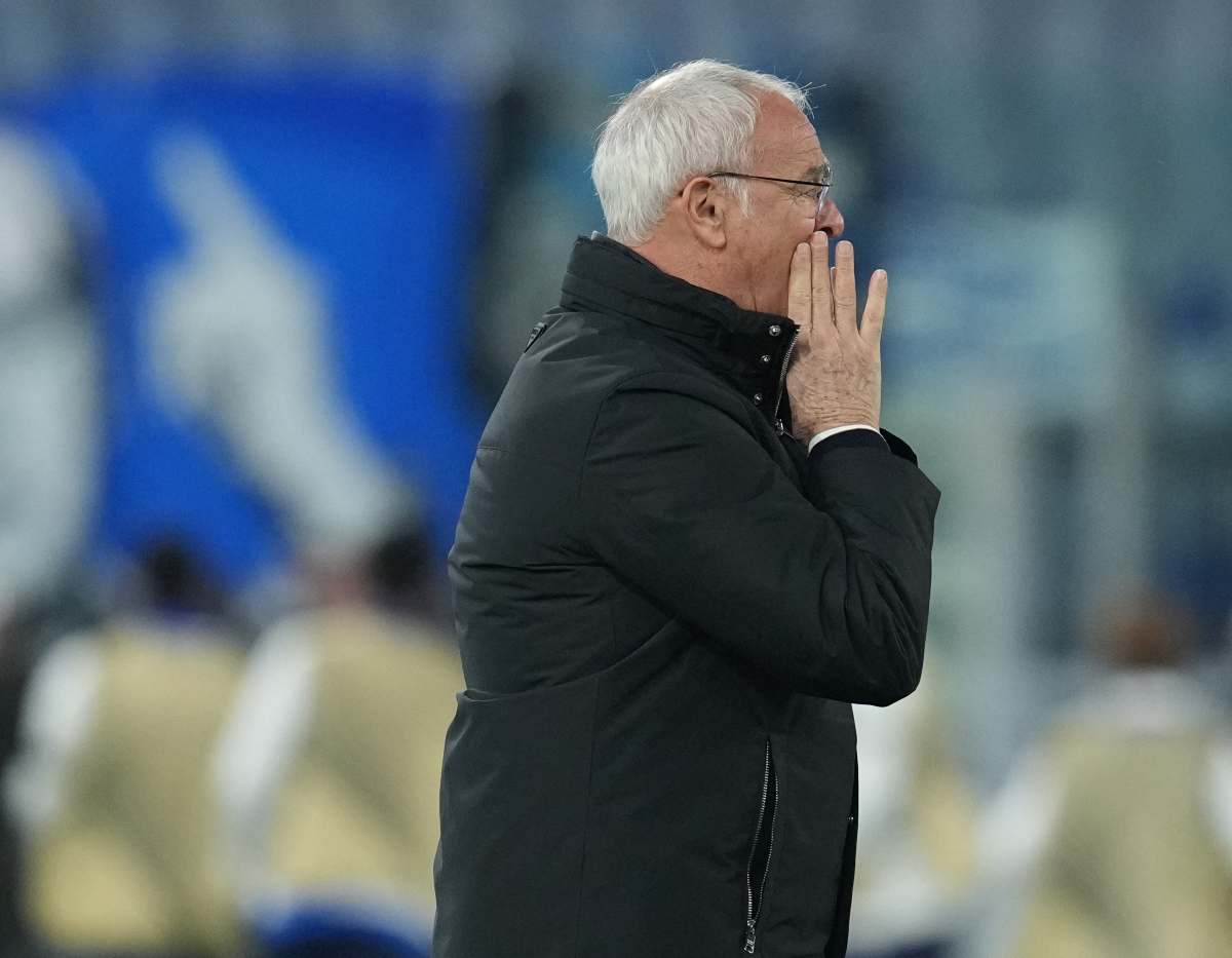 Claudio Ranieri dà indicazioni alla squadra durante Roma-Porto