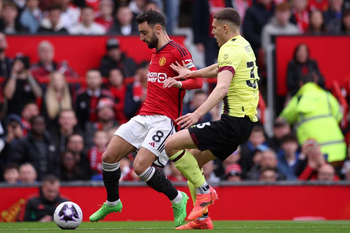 Maxime Esteve con la maglia del Burnley