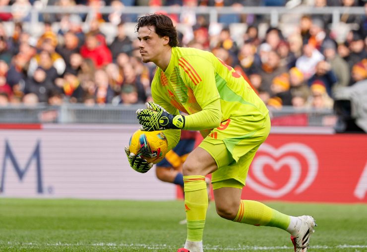 Mile Svilar si appresta a rinviare il pallone