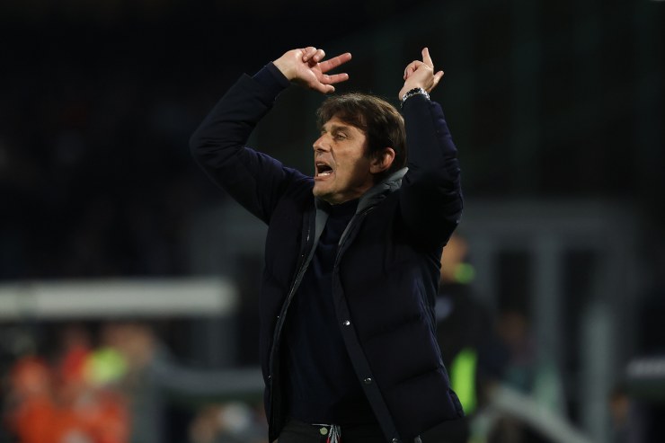Conte dà indicazioni 