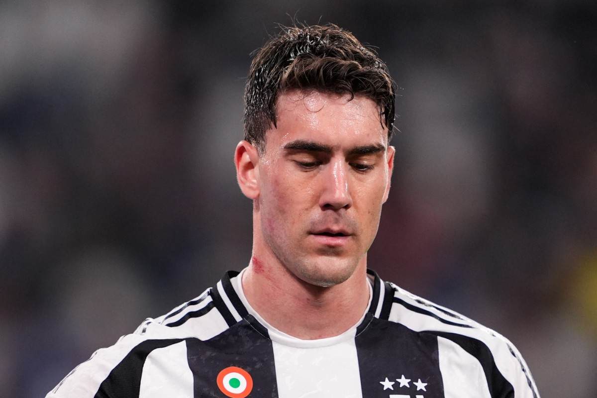 Dusan Vlahovic esce dal campo sconsolato