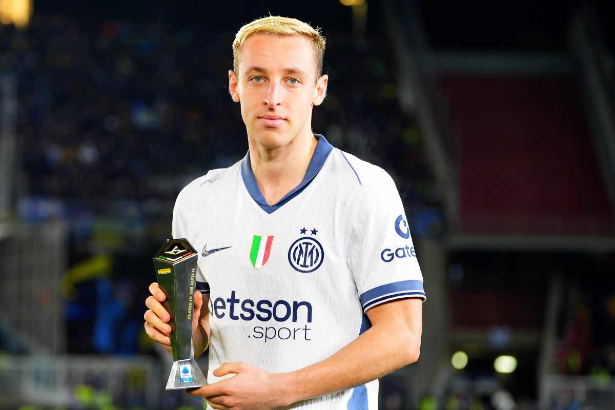 Frattesi premiato come miglior calciatore dell'incontro