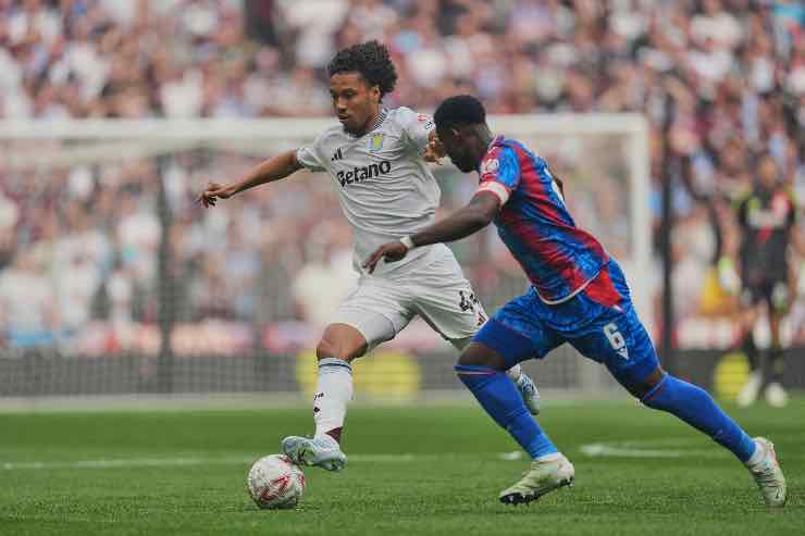 Guehi prova ad intervenire su un pallone vagante