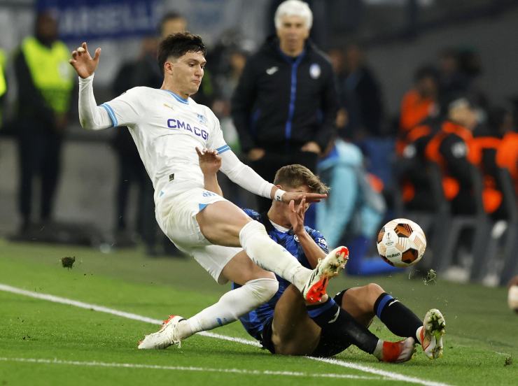 Leonardo Balerdi in azione col Marsiglia