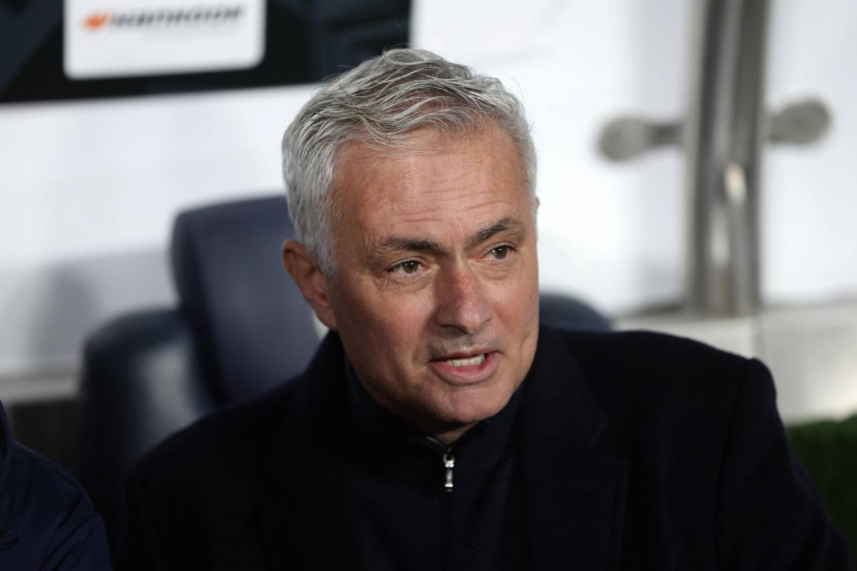 Mourinho sulla panchina del Fenerbahce