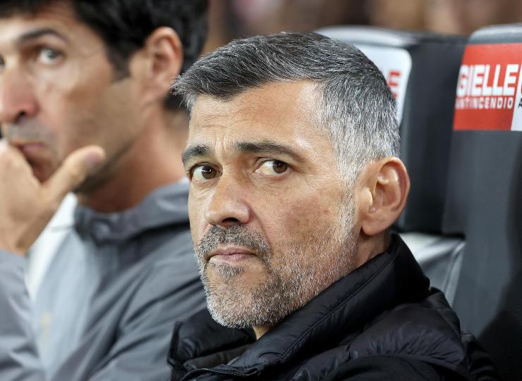 Sergio Conceicao preoccupato in panchina