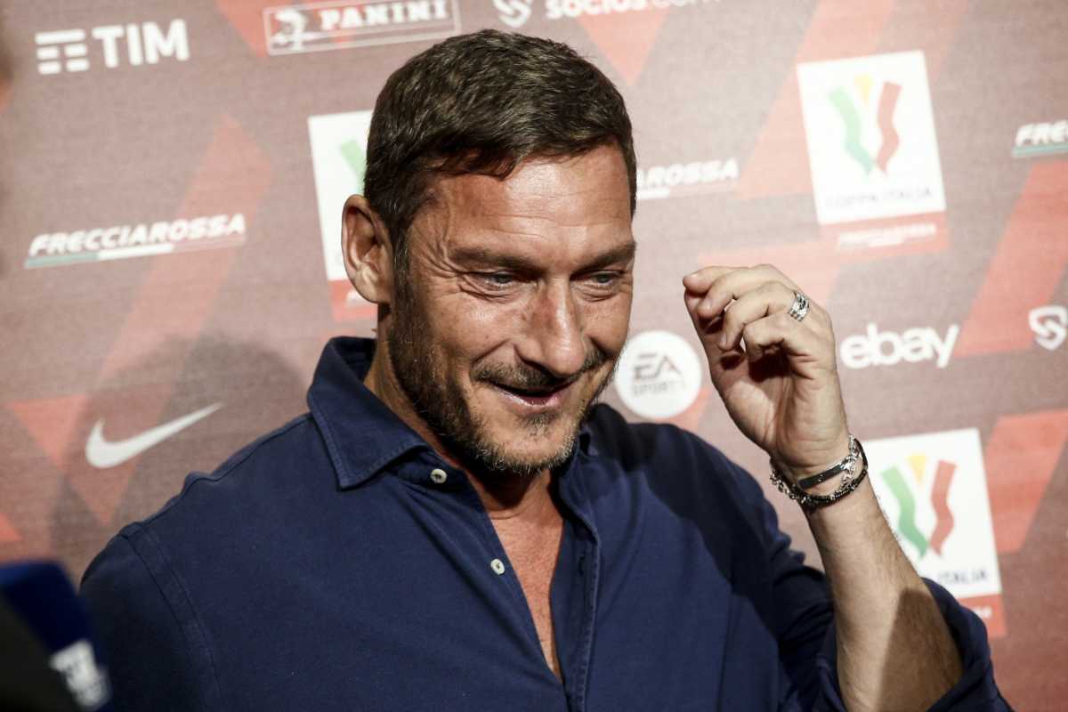 Francesco Totti sorridente in primo piano