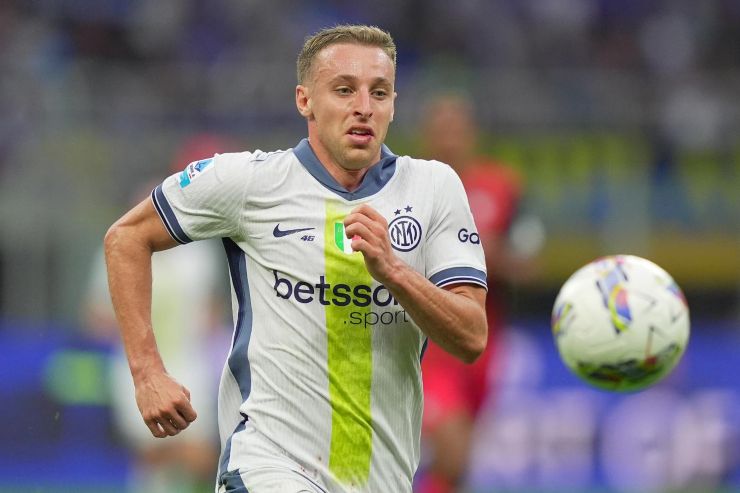 Davide Frattesi, centrocampista dell'Inter, in azione