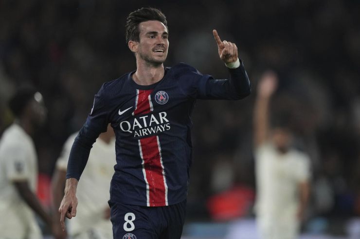 Il centrocampista spagnolo del PSG, Fabian Ruiz, esulta dopo una rete