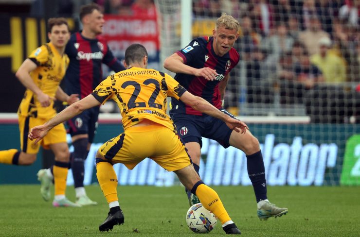 Il centrocampista armeno dell'Inter Henrikh Mkhitaryan impegnato contro il Bologna