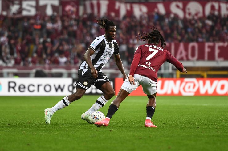 Il difensore francese dell'Udinese, Oumar Solet, in azione 