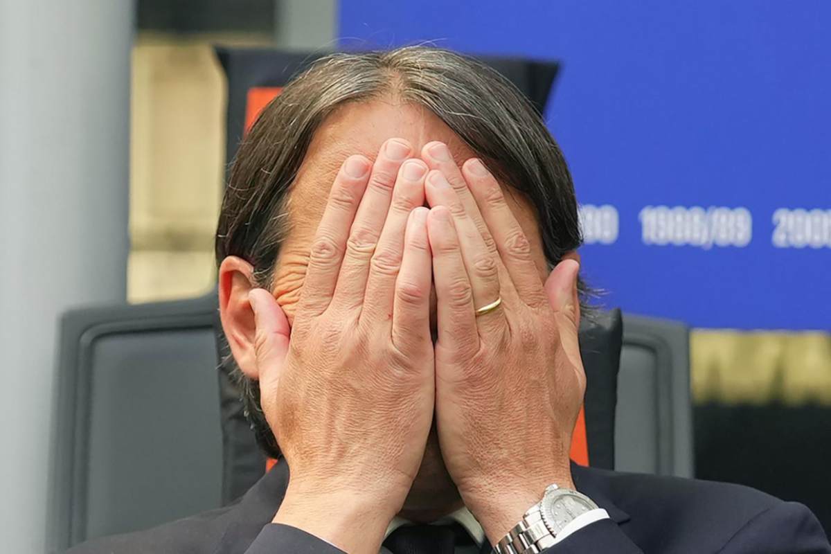 Un disperato Simone Inzaghi, tecnico dell'Inter