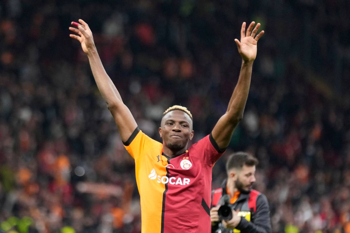 L'attaccante del Galatasaray, Victor Osimhen, esultante dopo una rete