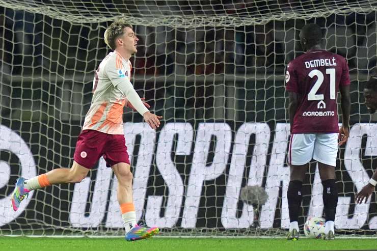 Alexis Saelemaekers esulta dopo il goal in Torino-Roma