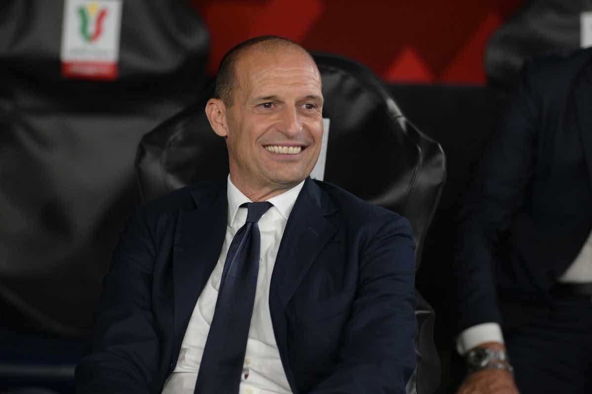 Allegri assiste al match della Juventus in panchina