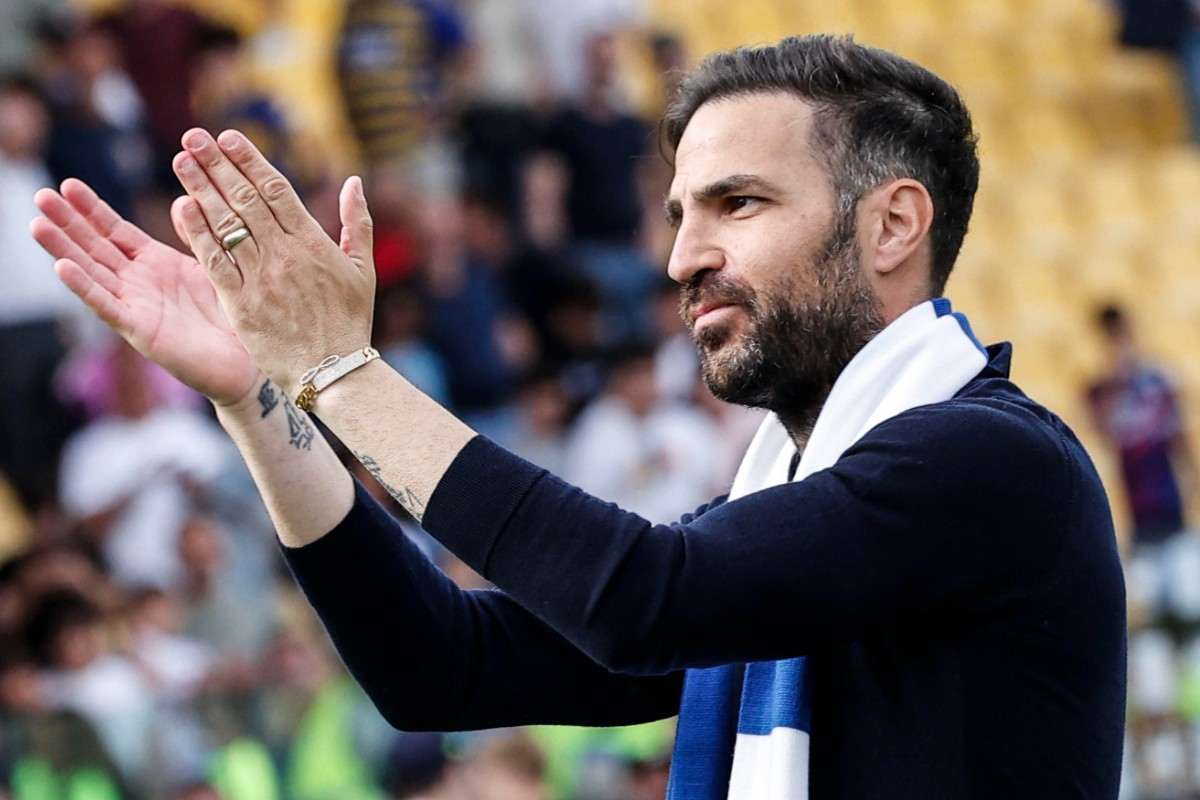 Cesc Fabregas sotto la curva del Como