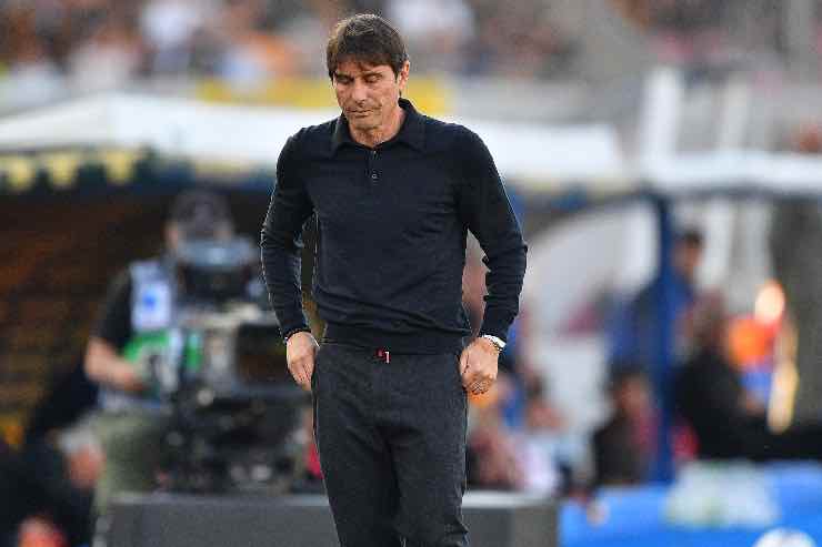 Conte contrariato in panchina