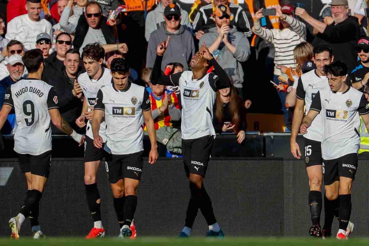 Cristhian Mosquera esulta dopo un gol