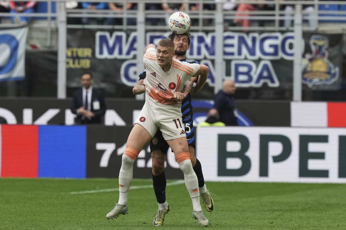 Dovbyk in campo contro Acerbi 