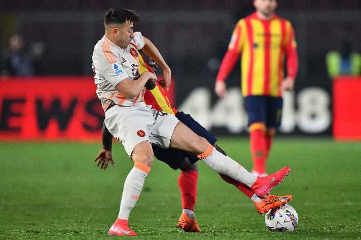 El Shaarawy prova ad arrivare su un pallone vagante