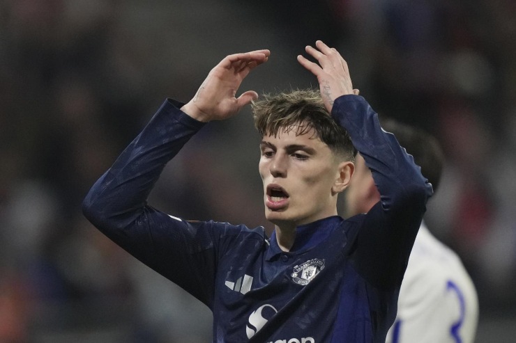 Garnacho si dispera con la maglia dello United