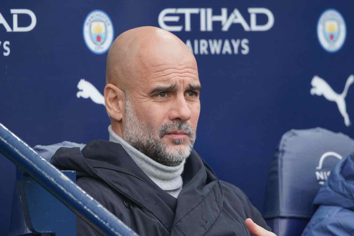 Conte segue l'evolversi del match in panchina