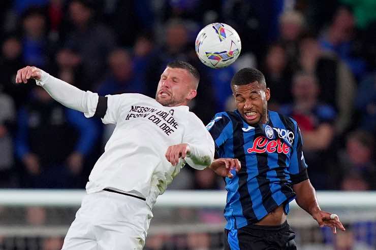 Hien prova ad arrivare su un pallone vagante