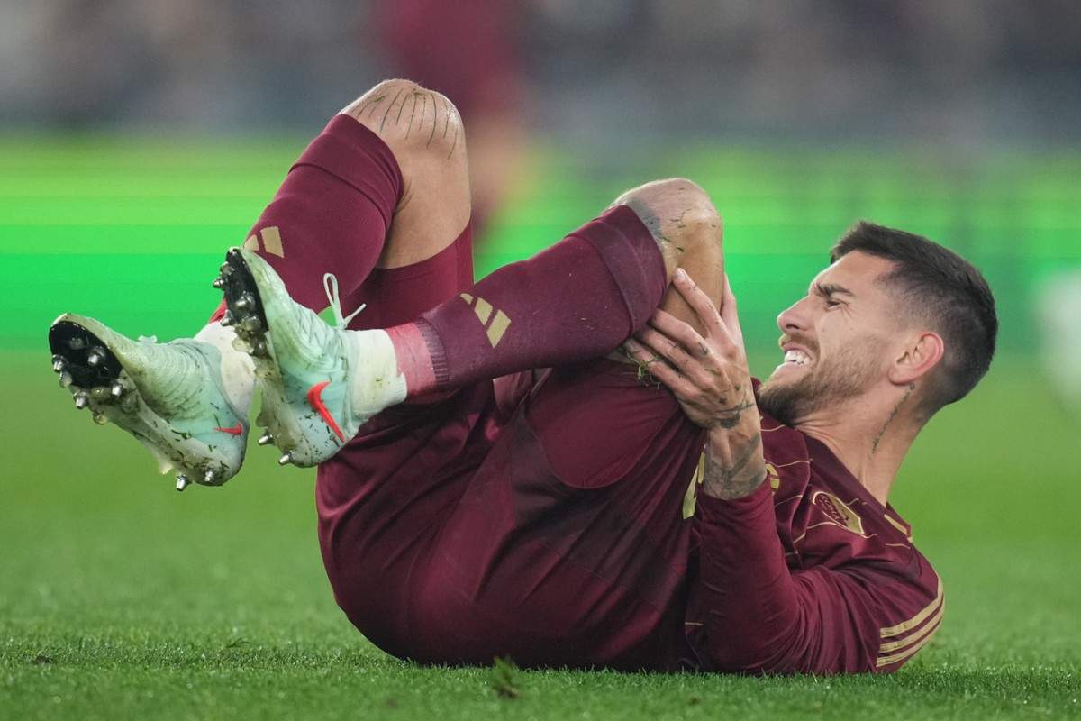 Lorenzo Pellegrini a terra infortunato