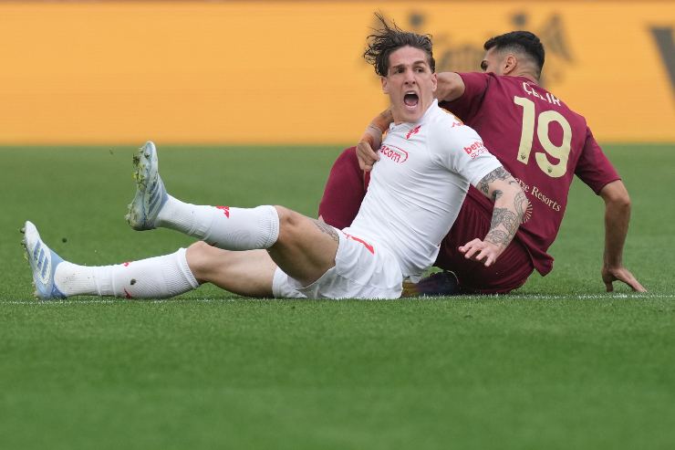 Nicolò Zaniolo durante Roma-Fiorentina con Mehmet Celik