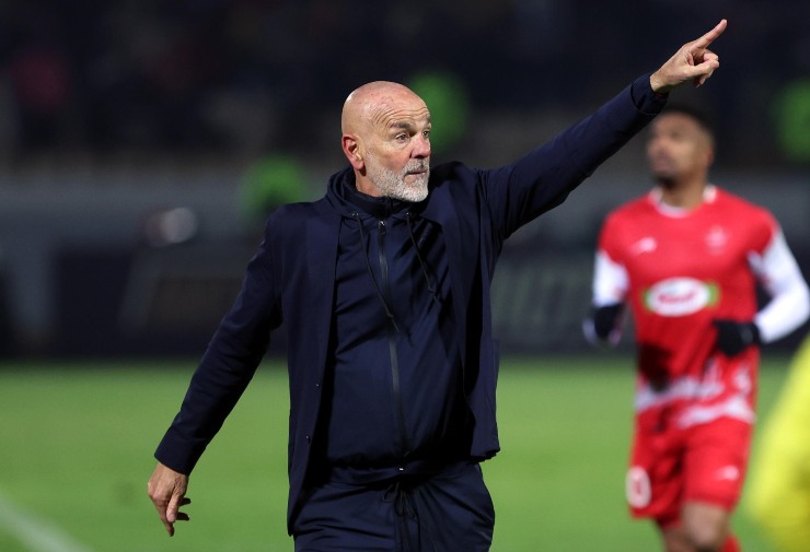 Stefano Pioli dà indicazioni ai suoi