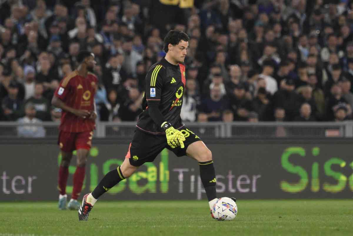 Svilar con il pallone tra i piedi