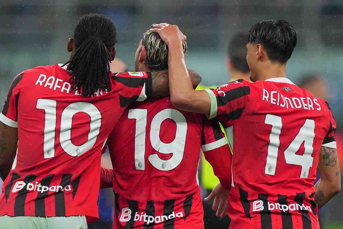 Theo Hernandez assieme a Leao e Reijnders