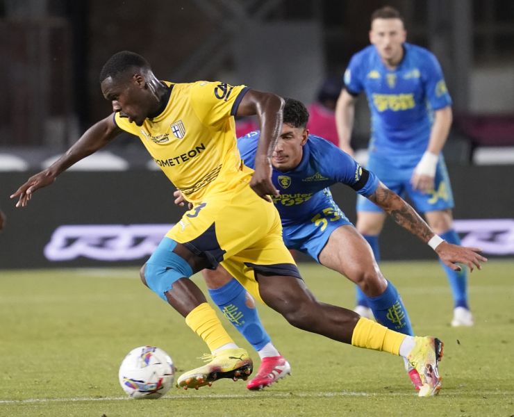 Il giovane attaccante francese del Parma, Ange Yoan Bonny impegnato contro l'Empoli