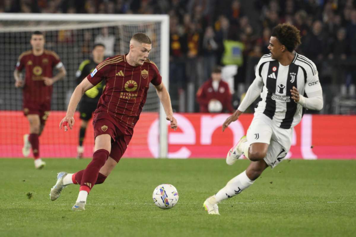 L'attaccante ucraino della Roma, Artem Dovbyk, impegnato contro la Juventus