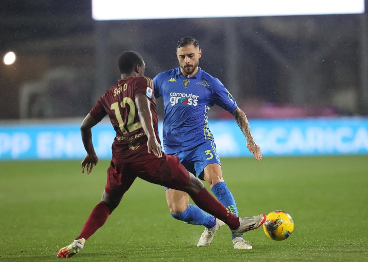 Il difensore arabo della Roma, Saud Abdulhamid in azione