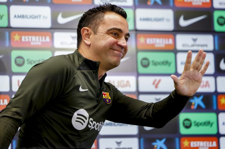 Un sorridente Xavi Hernández, ex tecnico spagnolo del Barcellona 